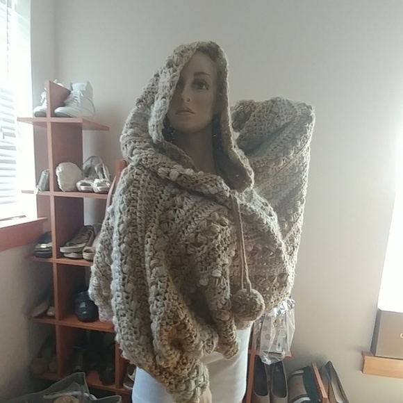Custom crochet poncho - Picture 1 of 7